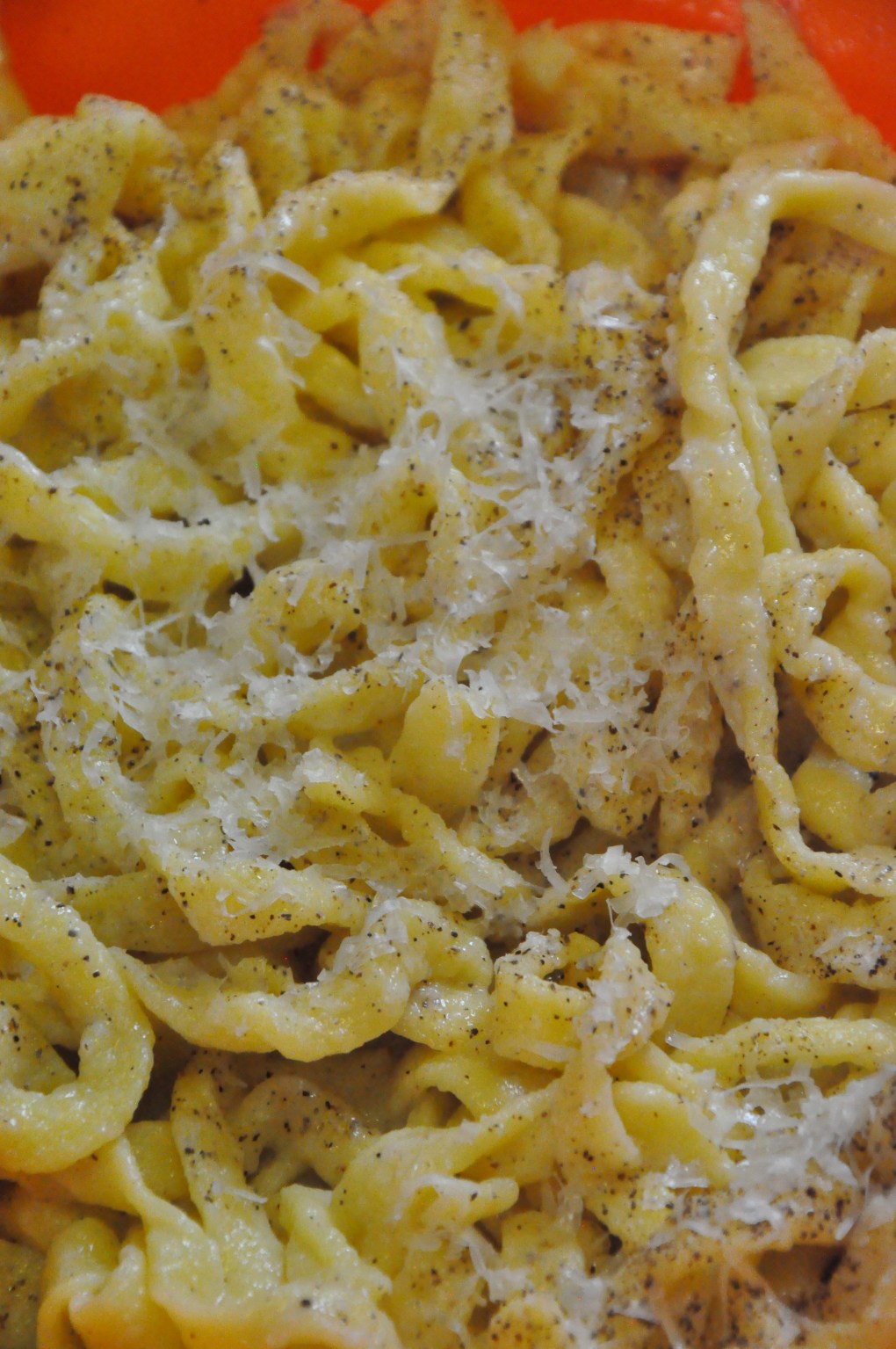 Curzul romagnoli con cacio e pepe